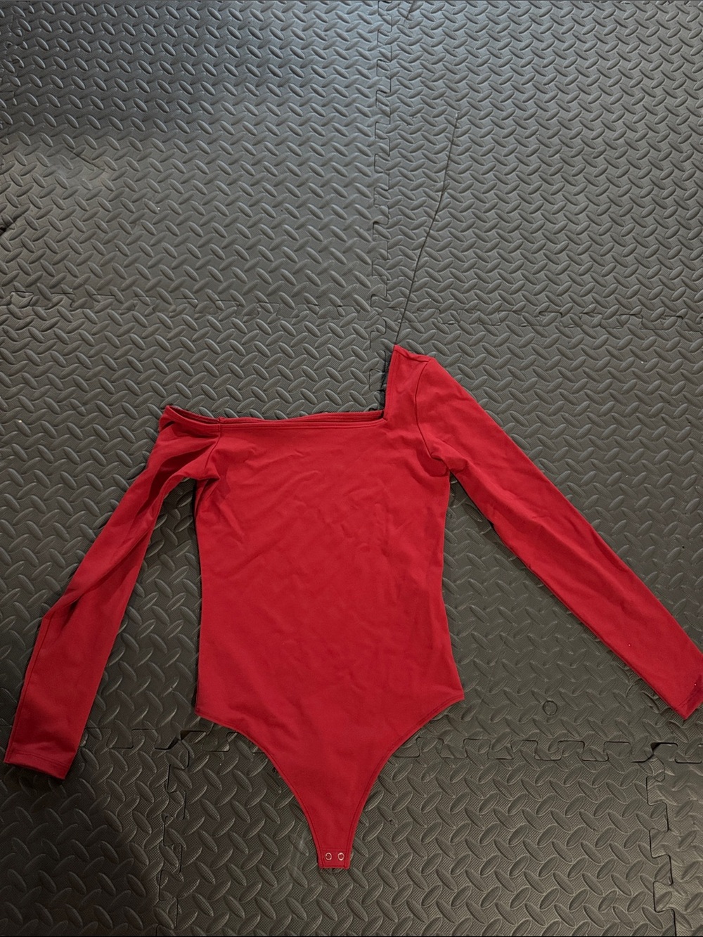 Abercrombie & Fitch Red Long-Sleeve Off-Shoulder Bodysuit